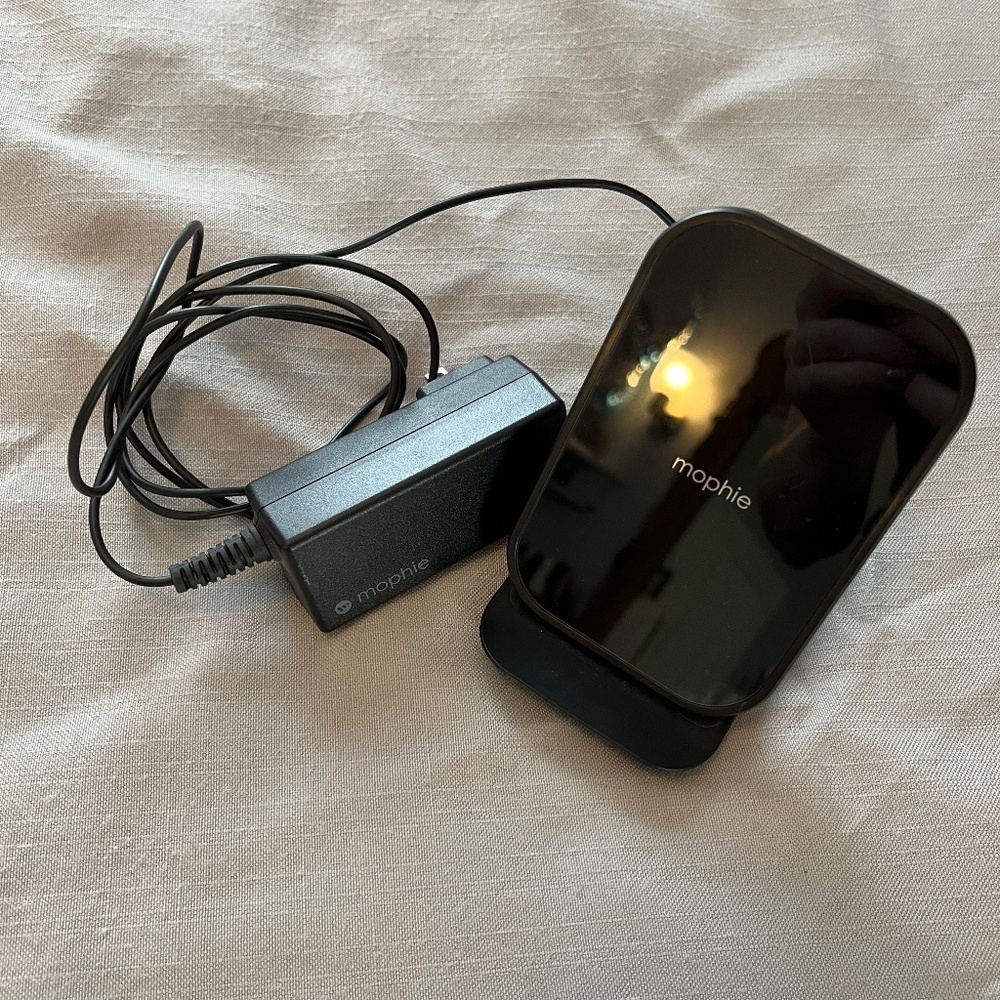 🎉HP🎉Mophie Wireless Contact Charging Stand